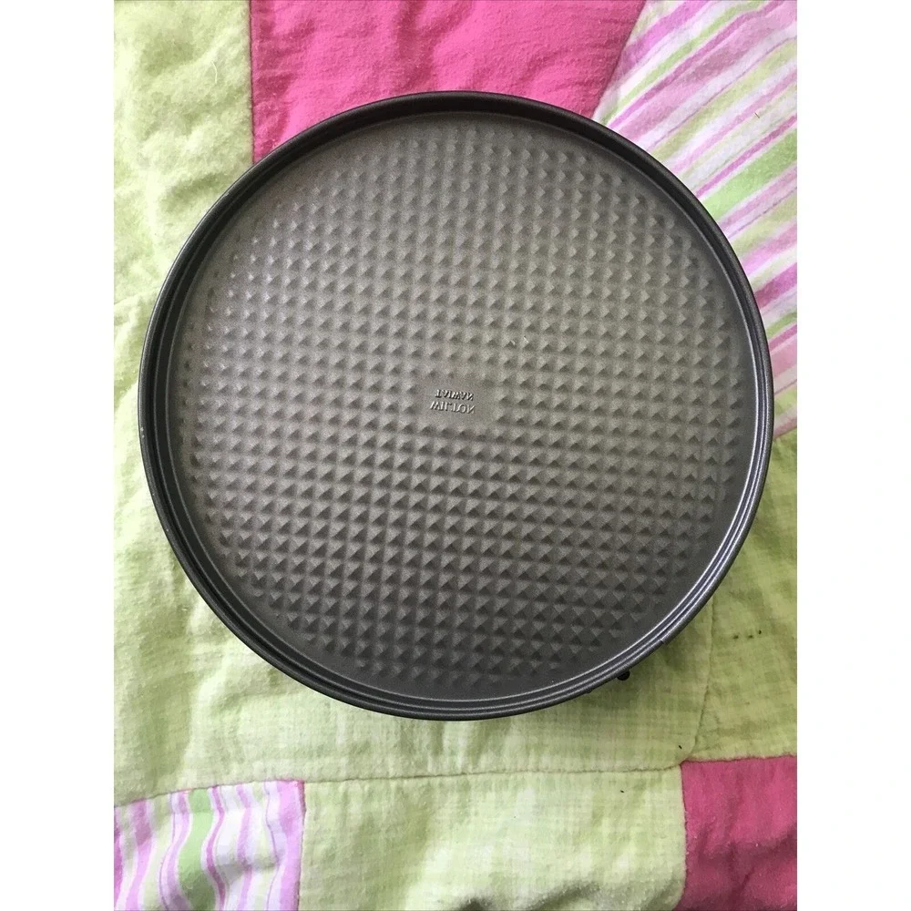 Wilton Bake It Better Non-Stick Springform Pan, 9-Inch - Cheesecake Pan